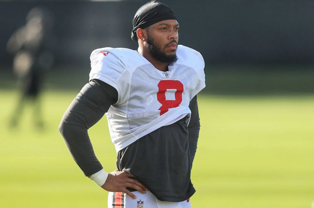 Former Bucs Ilb Signs With Afc Team 3 Bucs Ilb Sirvocea Dennis
