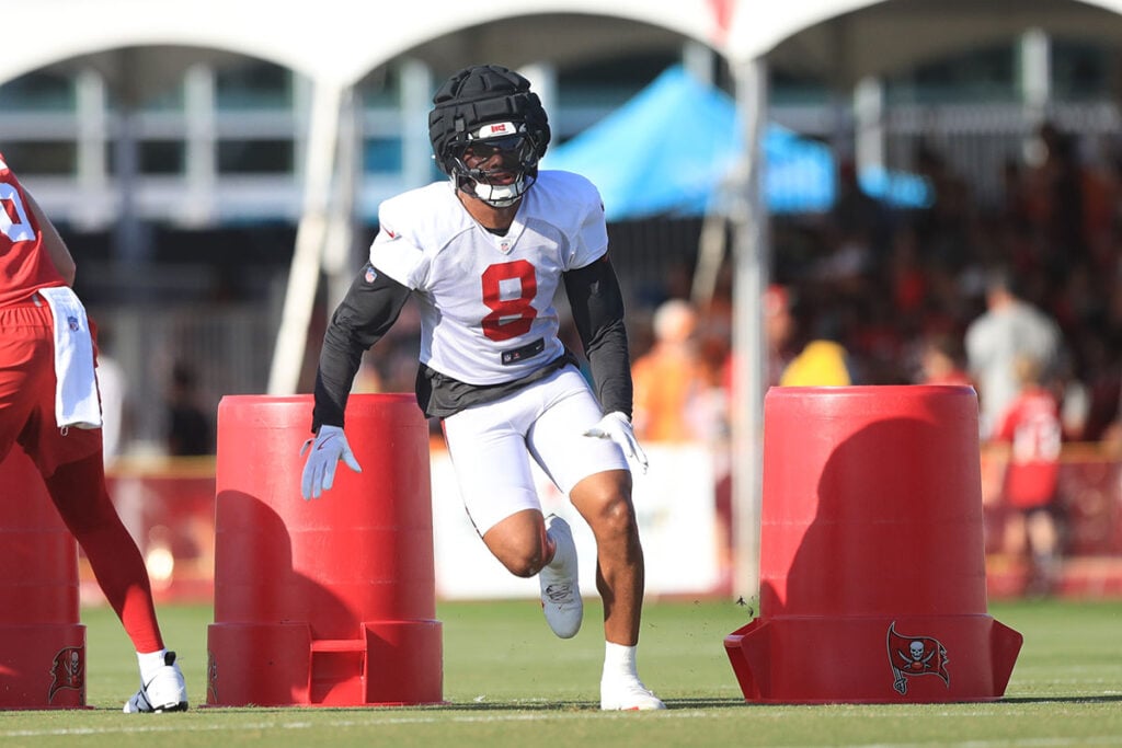 Bucs Ilb Sirvocea Dennis