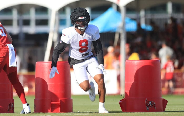 Bucs Ilb Sirvocea Dennis