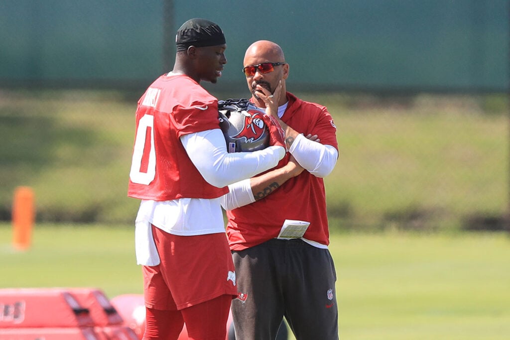 Bucs Olb Yaya Diaby And Olbs Coach Larry Foote