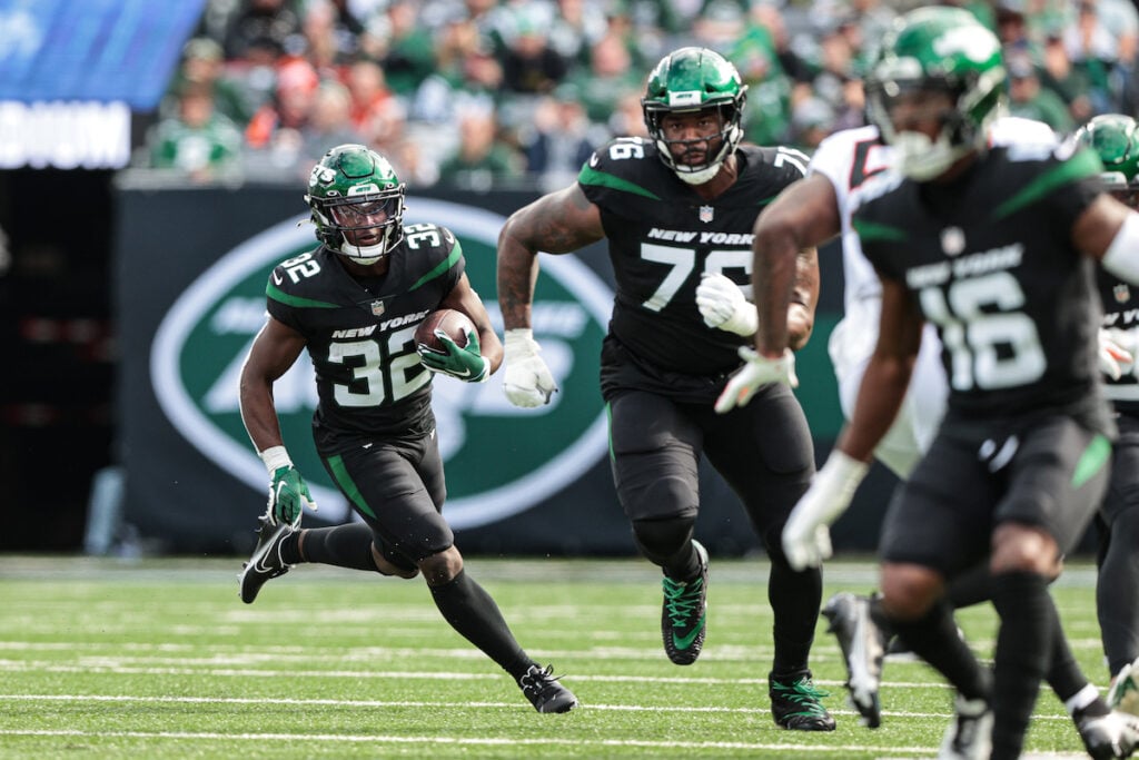 Bucs Host Offensive Tackle For Workout 4 Ot George Fant - Photo By: Usa Today