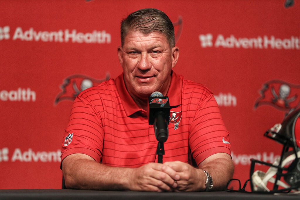 Licht Jason Bucs Presser Red Shirt