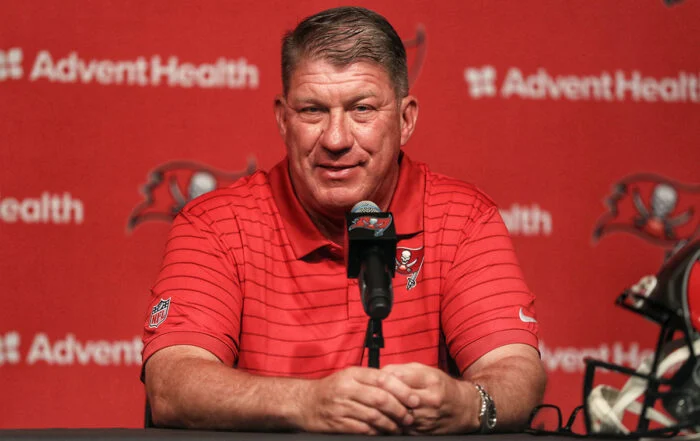 Licht Jason Bucs Presser Red Shirt