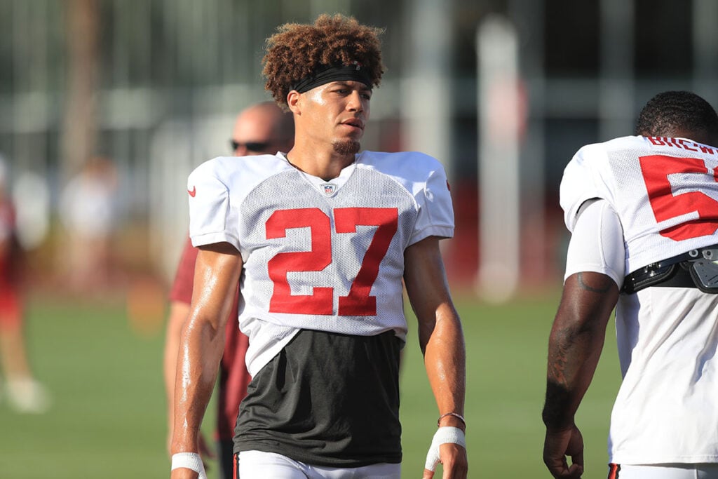 Bucs Camp Insider: 7-31: Offense &Amp;Amp; Defense Have Back And Forth Duel 7 Bucs Cb Zyon Mccollum