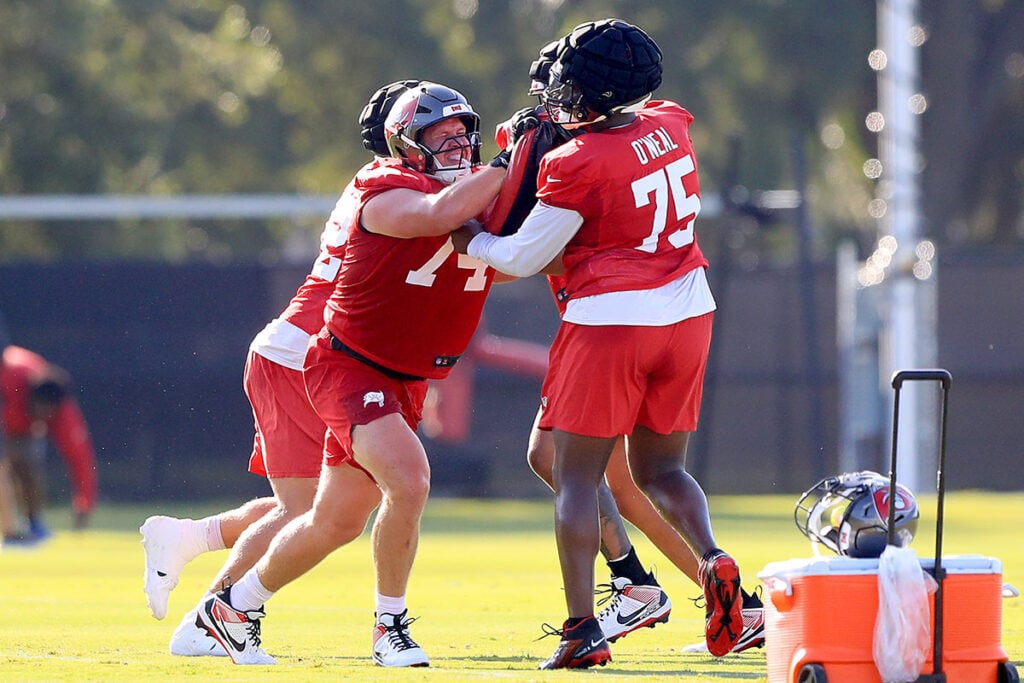 Quick Look At Massive New Bucs Ot Tyler Mclellan 3 Bucs Ot Tyler Mclellan