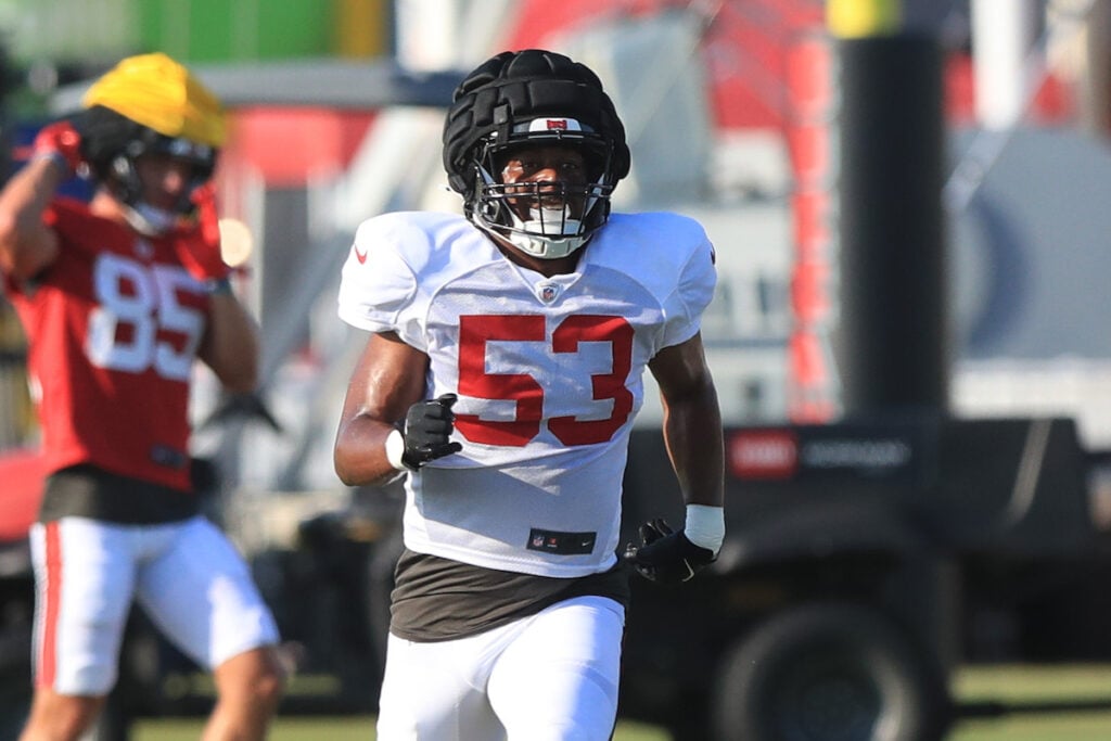 Bucs Camp Insider: 7-31: Offense &Amp;Amp; Defense Have Back And Forth Duel 4 Bucs Ilb Nick Jackson - Photo By: Cliff Welch P/R