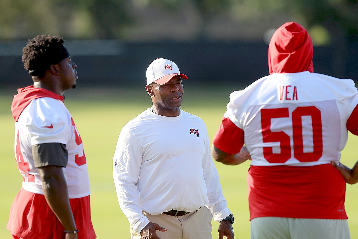 Bucs Dl Coach Charlie Strong And Dts Calijah Kancey And Vita Vea