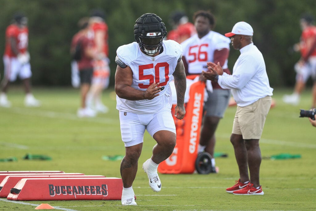 Charlie Strong'S Approach Making Bucs Defensive Line Even Stronger 6 Bucs Dt Vita Vea And Dl Coach Charlie Strong