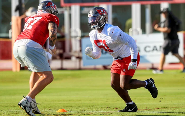 Bucs Olb David Walker And Te Payne Durham