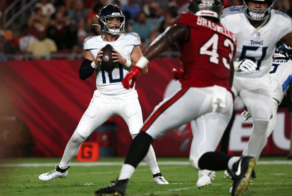 Titans Qb Brandon Allen And Bucs Olb Chris Braswell
