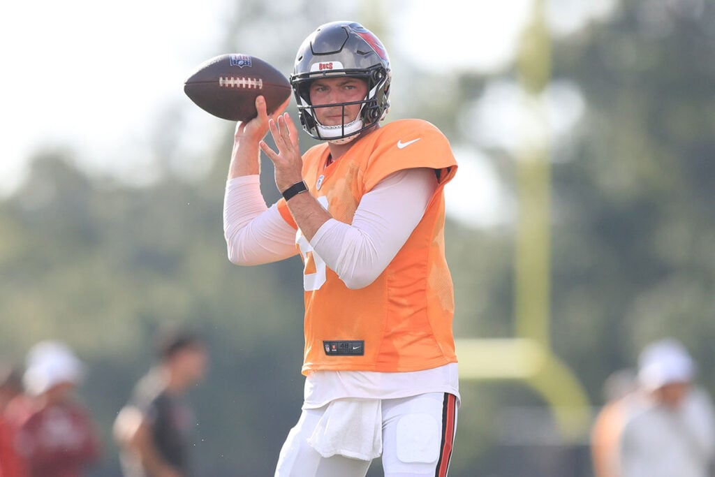 Bucs Re-Sign Qb 3 Bucs Qb Connor Bazelak