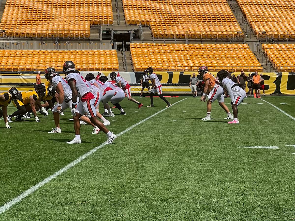 Bucs Offense Vs. Steelers - Photo By: Matt Matera P/R