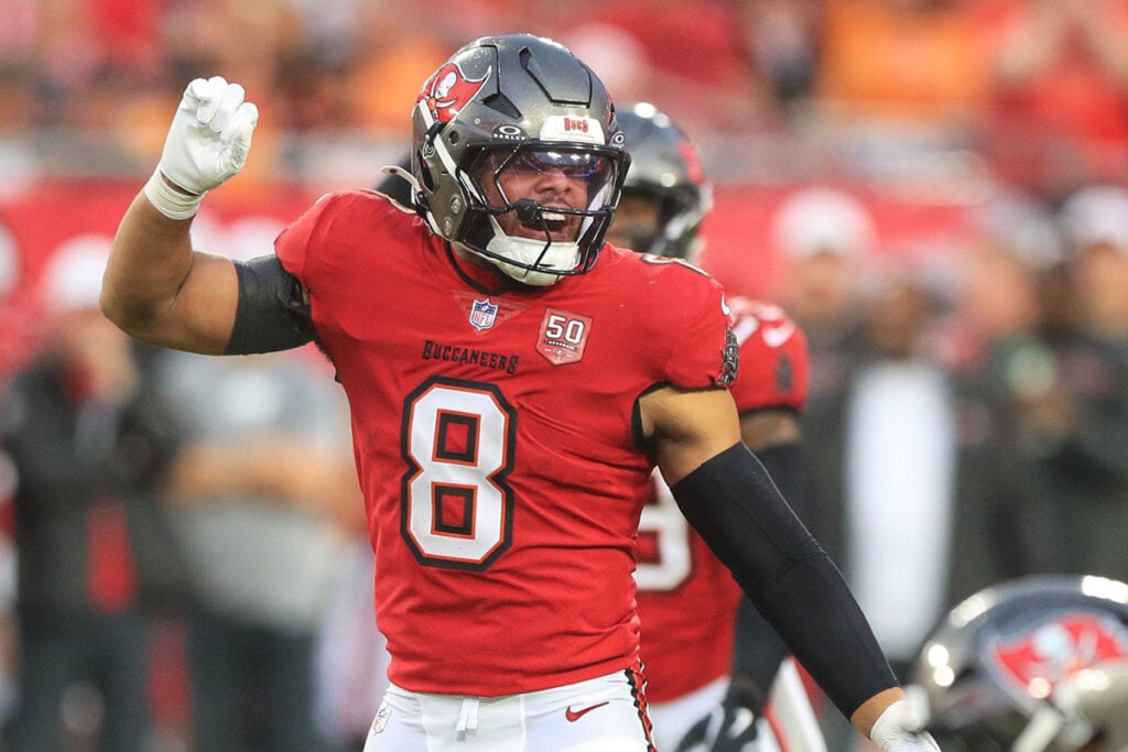 Bucs Ilb Sirvocea Dennis