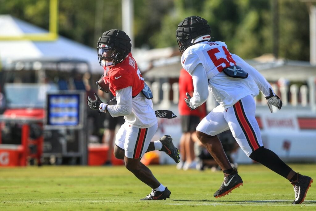 Bucs Camp Insider 8-5: Team Leaders Return, Sloppy Play In Trenches 4 Bucs Ilb Lavonte David - Photo By: Cliff Welch P/R
