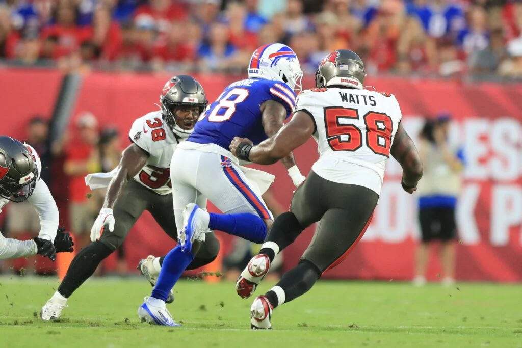 Pr Roundtable: Which Bucs Bubble Player Needs To Make The Roster? 3 Bucs S Rashad Wisdom And Olb Markees Watts - Photo By: Cliff Welch P/R