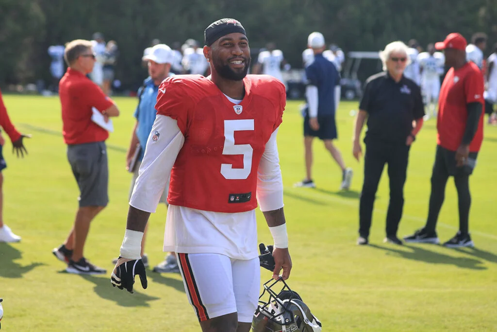 Video: Bucs Vs. Titans Joint Practice Live Look 4 Bucs Olb Haason Reddick