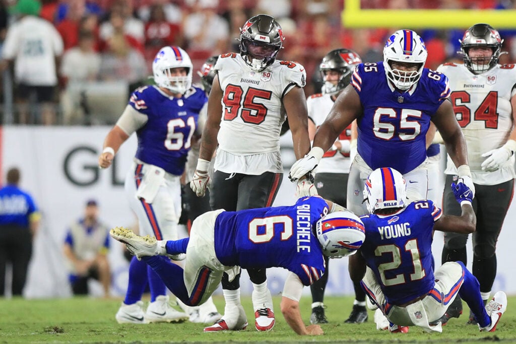 Elijah Roberts Camp Diary: It Was Crazy To Get My First Bucs Sack 2 Bucs Dt Elijah Roberts