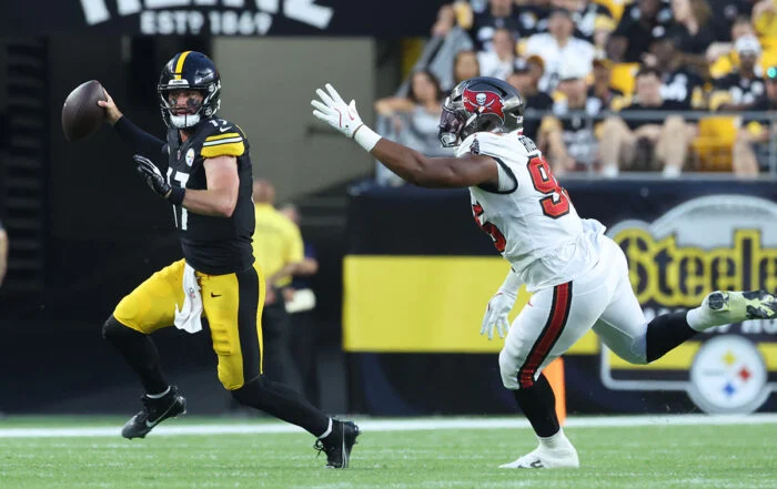 Bucs Dt Elijah Roberts And Steelers Qb Skylar Thompson