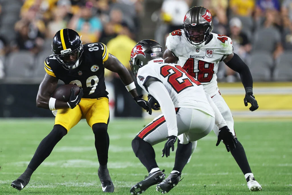 2-Point Conversion: Bucs Use Big Plays To Beat Steelers 6 Bucs S Shilo Sanders And Steelers Wr Roc Taylor