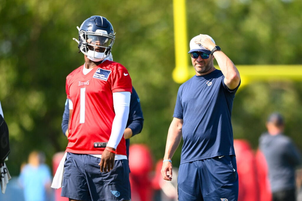 Titans Complimentary Of Bucs After Intense Joint Practice 3 Titans Qb Cameron Ward And Hc Brian Callahan