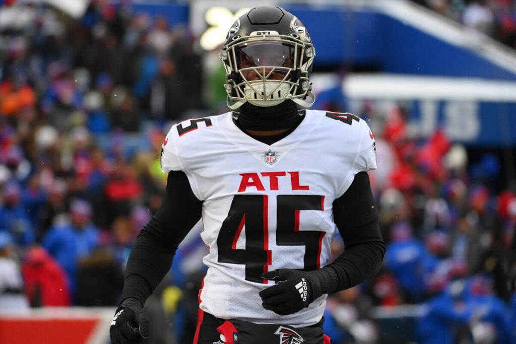 Bucs Ilb Deion Jones Excited To Face Falcons In Week 1 2 Bucs Ilb Deion Jones