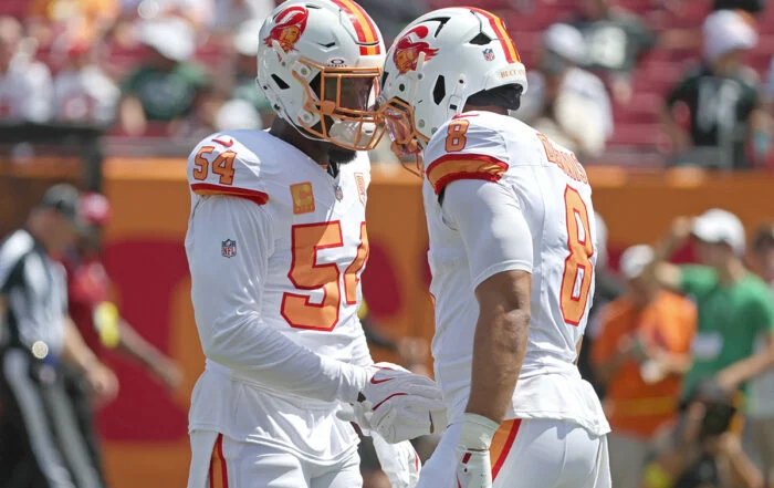 Bucs Ilbs Lavonte David And Sirvocea Dennis