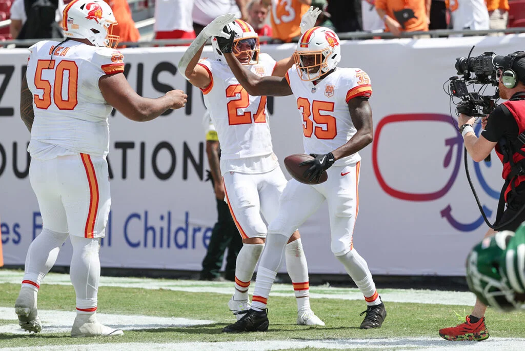 Bucs' Quest For Nfc South Five-Peat Off To Roaring Start 2 Bucs Cbs Jamel Dean And Zyon Mccollum