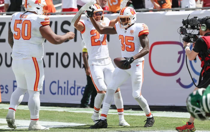 Bucs Cbs Jamel Dean And Zyon Mccollum