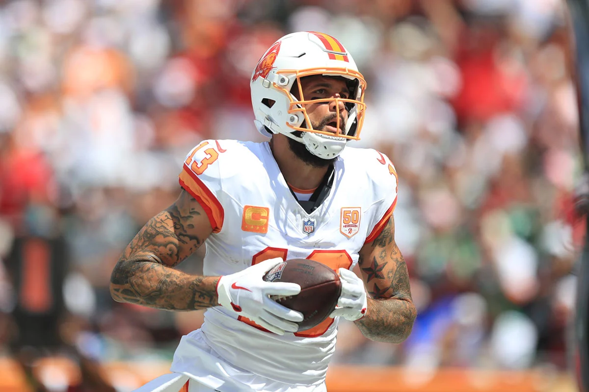 Evans-Mike-Bucs-Jets-Ball Bucs Wr Mike Evans