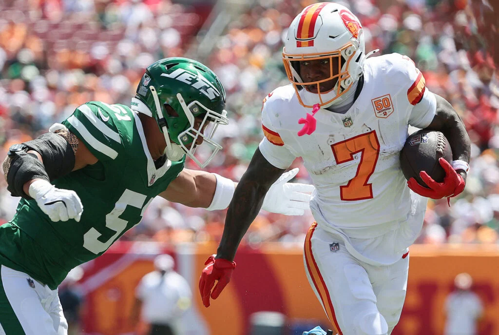 Bucs Blow 17-Point Lead, Rally For 29-27 Win Over Jets 3 Bucs Rb Bucky Irving