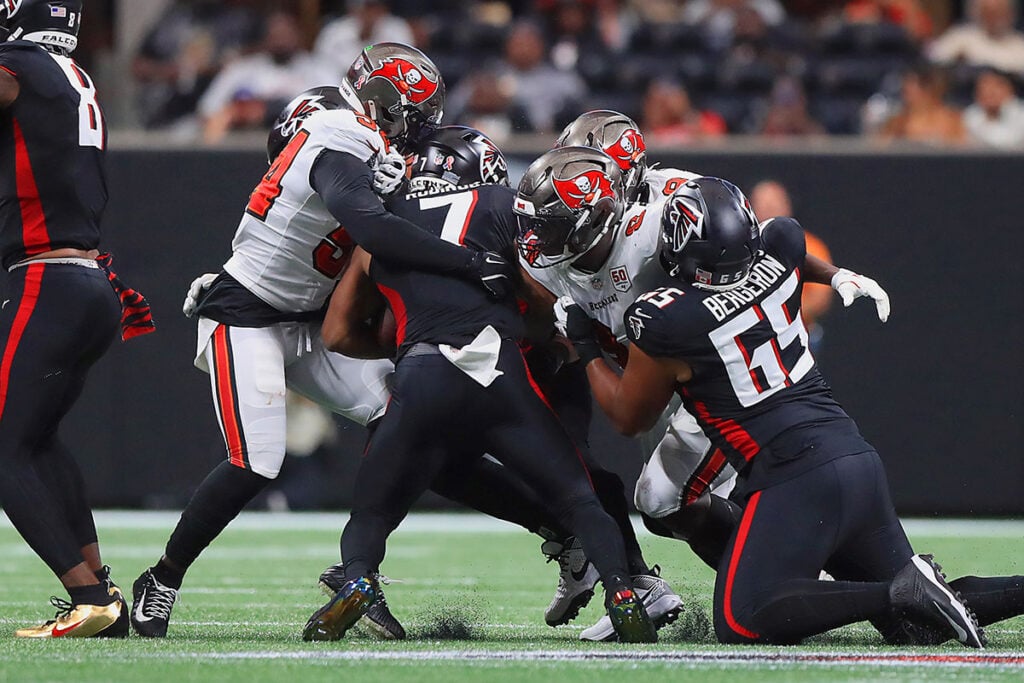 Bucs Mailbag: Concerns About Pass Rush, Sirvocea Dennis, O-Line 5 Bucs Ilbs Sirvocea Dennis And Lavonte David And Falcons Rb Bijan Robinson