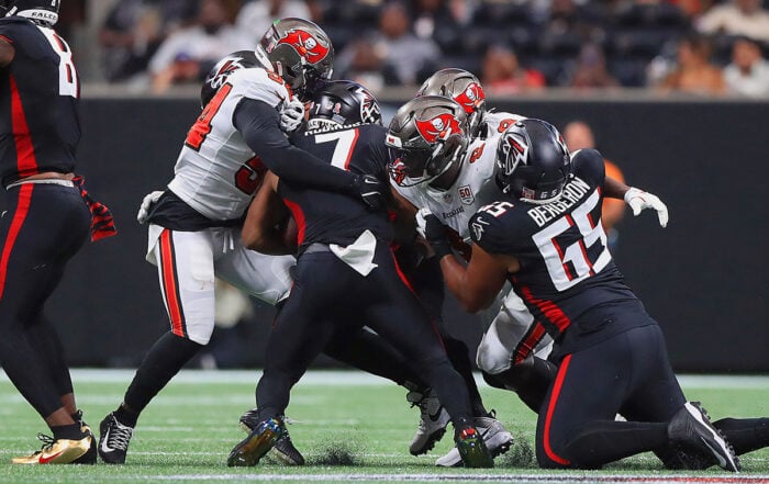 Bucs Ilbs Sirvocea Dennis And Lavonte David And Falcons Rb Bijan Robinson