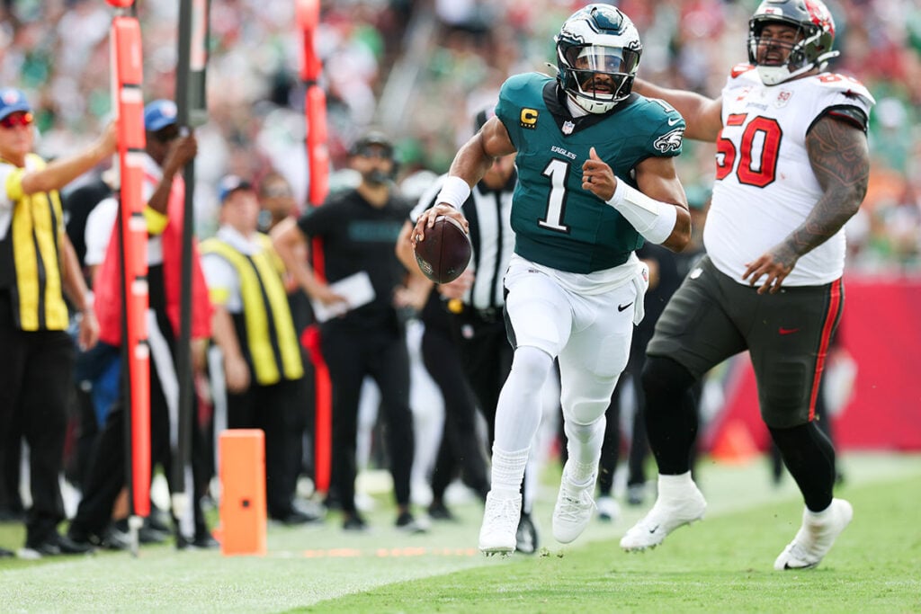 Eagles Qb Jalen Hurts And Bucs Dt Vita Vea