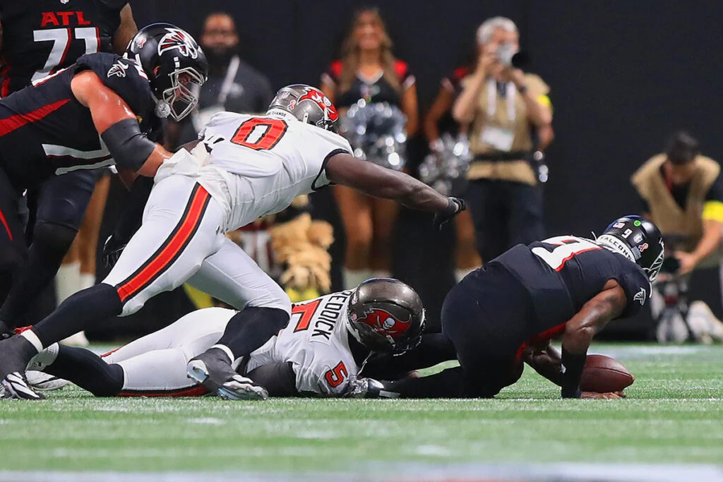 Bucs Mailbag: Concerns About Pass Rush, Sirvocea Dennis, O-Line 3 Bucs Olbs Haason Reddick And Yaya Diaby