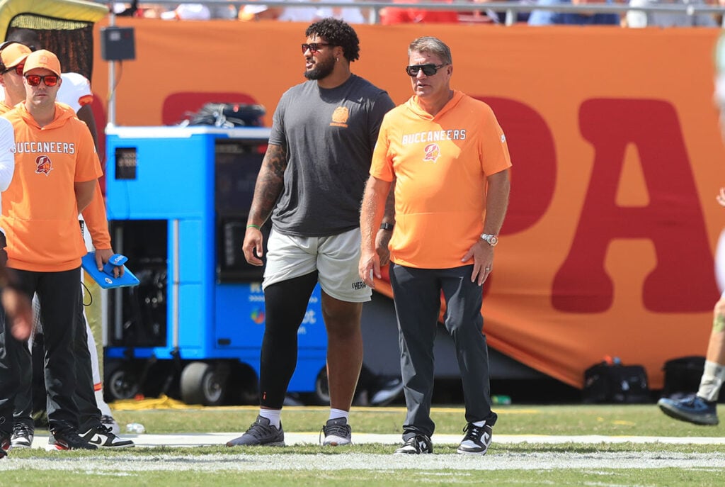 Bucs Mailbag: Is Mike Evans Out? Who Steps Up At Wr? 4 Bucs Lt Tristan Wirfs And Gm Jason Licht