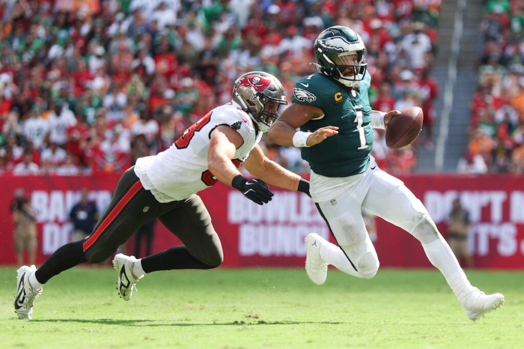 Bucs Injury Update On Haason Reddick 4 Bucs Olb Anthony Nelson - Photo By: Usa Today