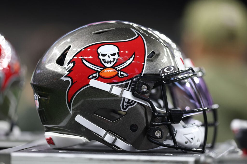 &Quot;Selfless&Quot; Bucs Are Getting Sacks By Committee 7 Bucs Helmet