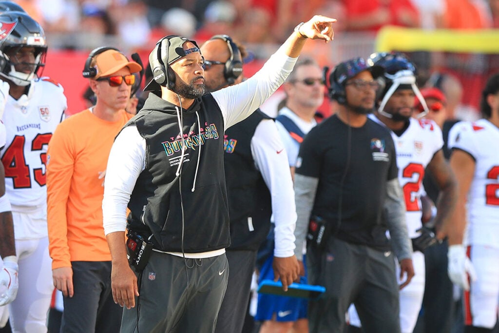 Bucs’ Pass Rush Faces Big Test Without Haason Reddick Vs. Saints 4 Bucs Olbs Coach Larry Foote