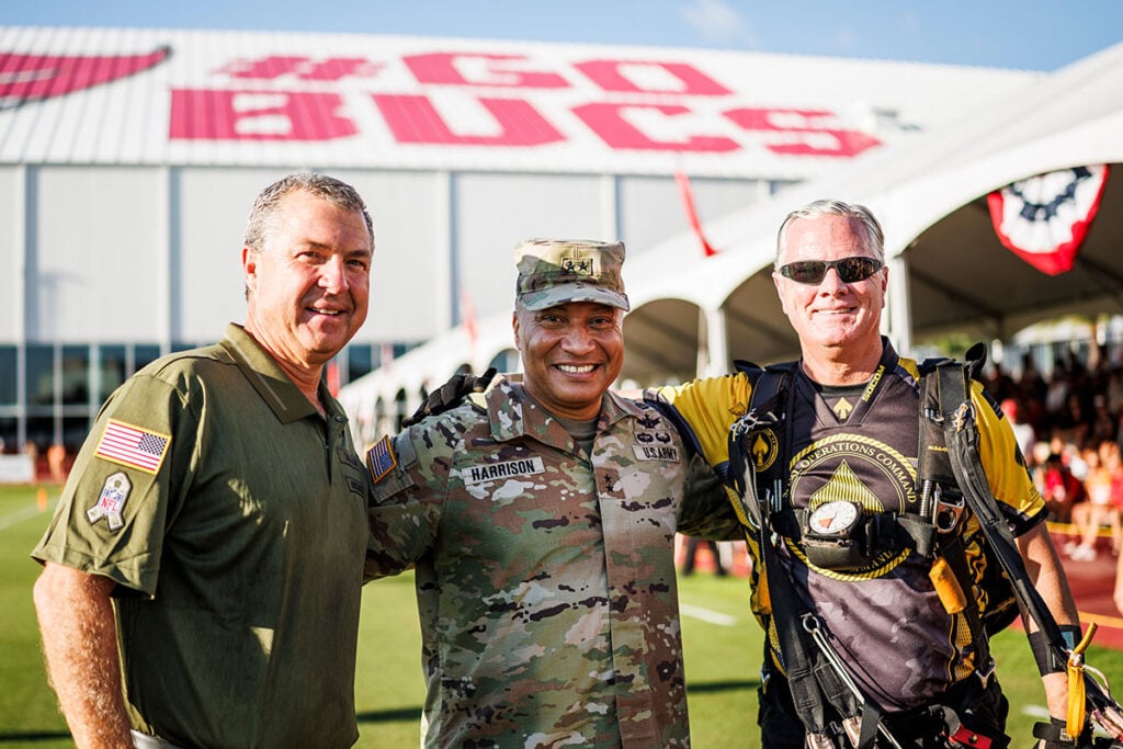 Bucs Fans Can Vote For Brian Ford To Win Salute To Service Award 2 Bucs Coo Brian Ford With Members Of The U.s. Military