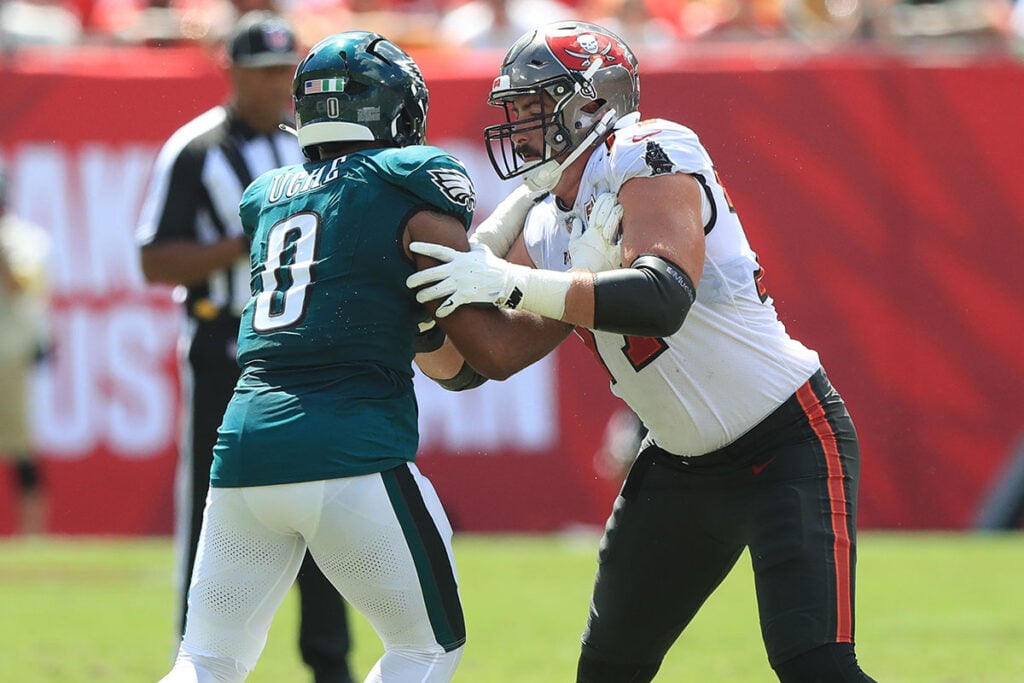 Bucs Ot Charlie Heck And Eagles De Josh Uche