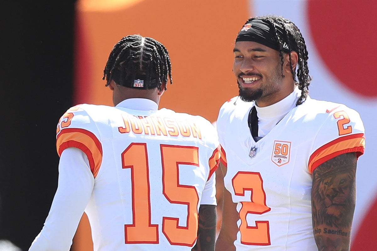 Johnson-Tez-Emeka-Egbuka-Bucs-Jets-No-Helmets Bucs Wrs Tez Johnson And Emeka Egbuka