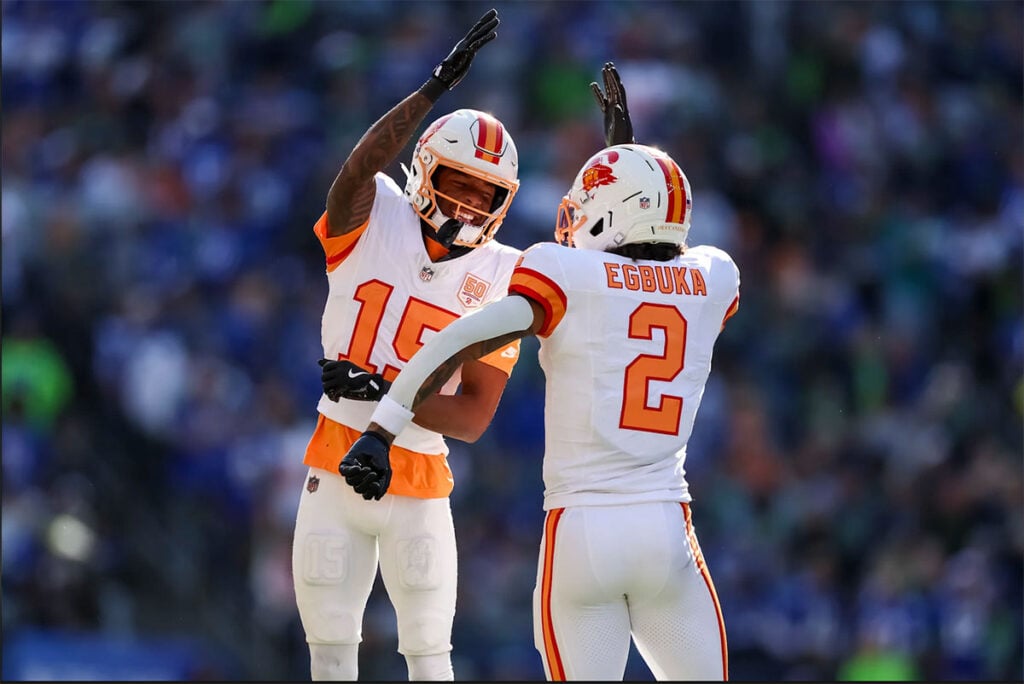 Bucs Wrs Tez Johnson And Emeka Egbuka