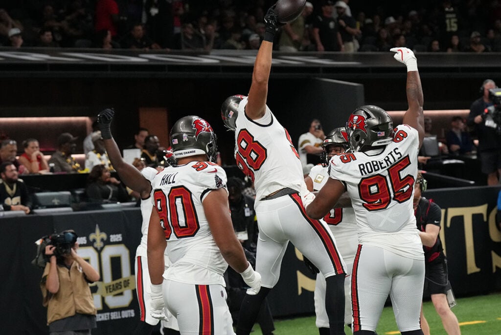 Bucs At Saints: Most Impressive In Week 8 3 Bucs Olb Anthony Nelson And Dts Vita Vea, Logan Hall And Elijah Roberts