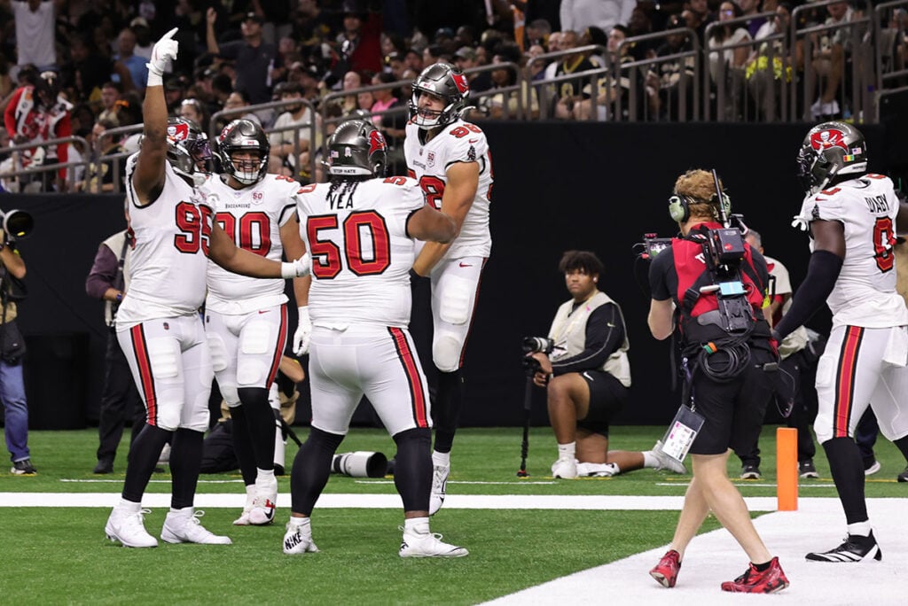 Bucs At Saints: Most Disappointing In Week 8 7 Bucs Olb Anthony Nelson And Dts Vita Vea, Logan Hall And Elijah Roberts