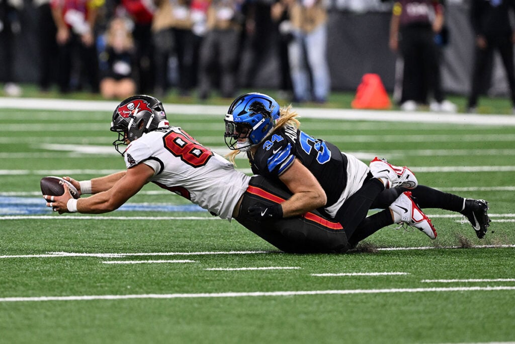 Bucs Mailbag: Will Tampa Bay Trade For A Wr Or Olb? 5 Bucs Te Cade Otton And Lions Lb Alex Anzalone