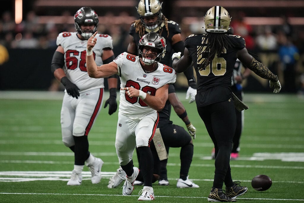 Bucs Defense Dominates In 23-3 Win Over Saints 4 Bucs Te Cade Otton