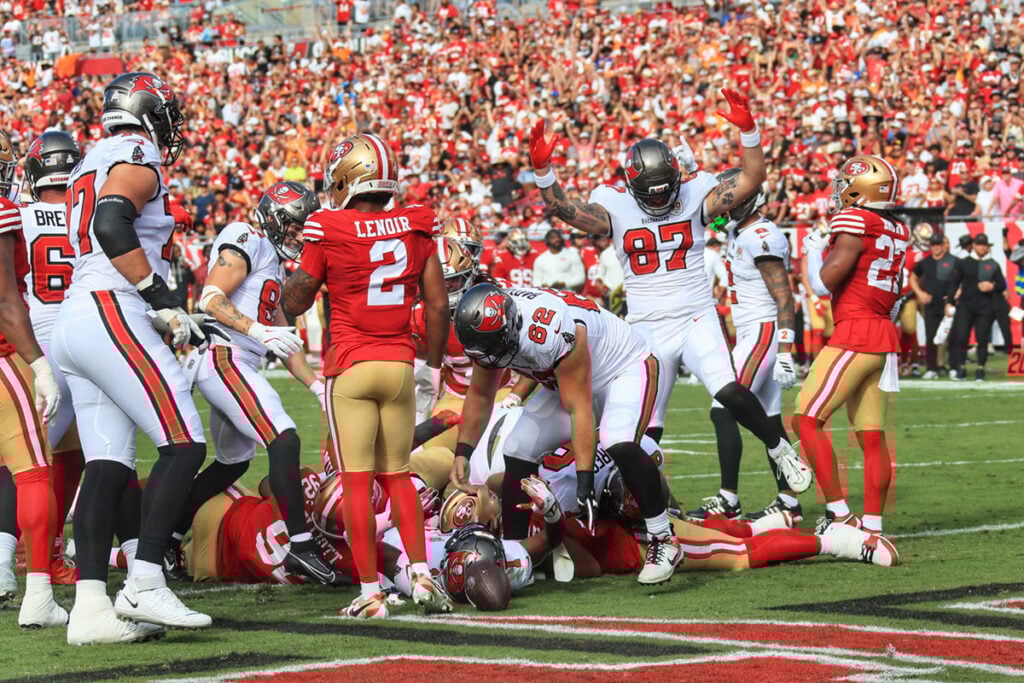 Rachaad White Has Kept Bucs’ Backfield Rolling Without Bucky Irving 3 Bucs Rb Rachaad White And C Graham Barton