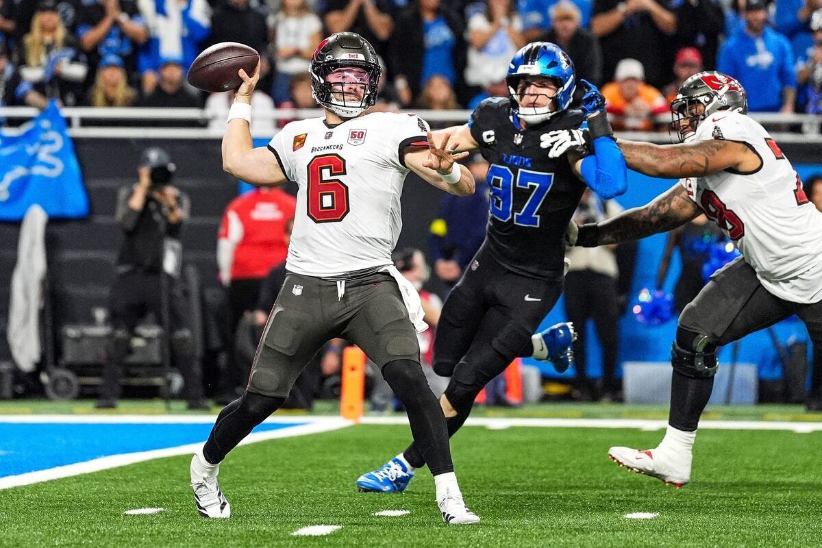 Bucs Qb Baker Mayfield And Lions De Aidan Hutchinson