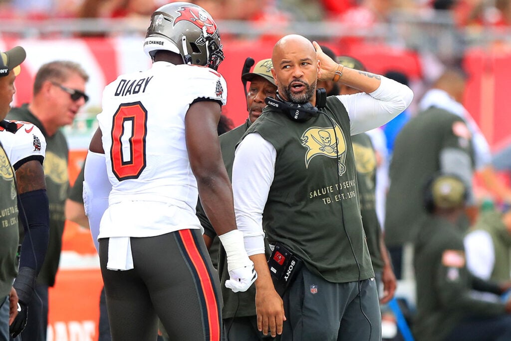 Bucs Olbs Coach Larry Foote And Olb Yaya Diaby