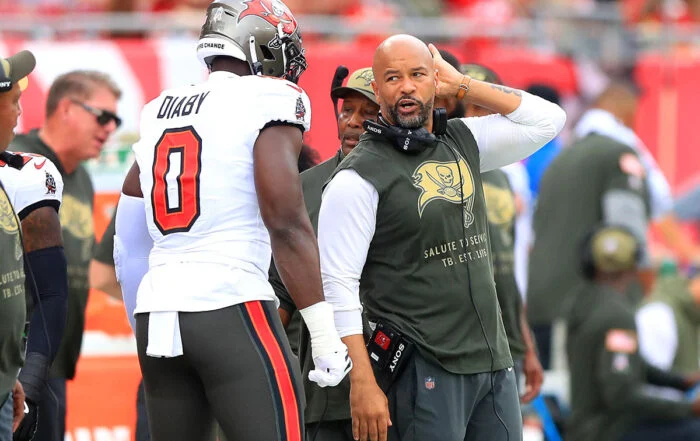 Bucs Olbs Coach Larry Foote And Olb Yaya Diaby